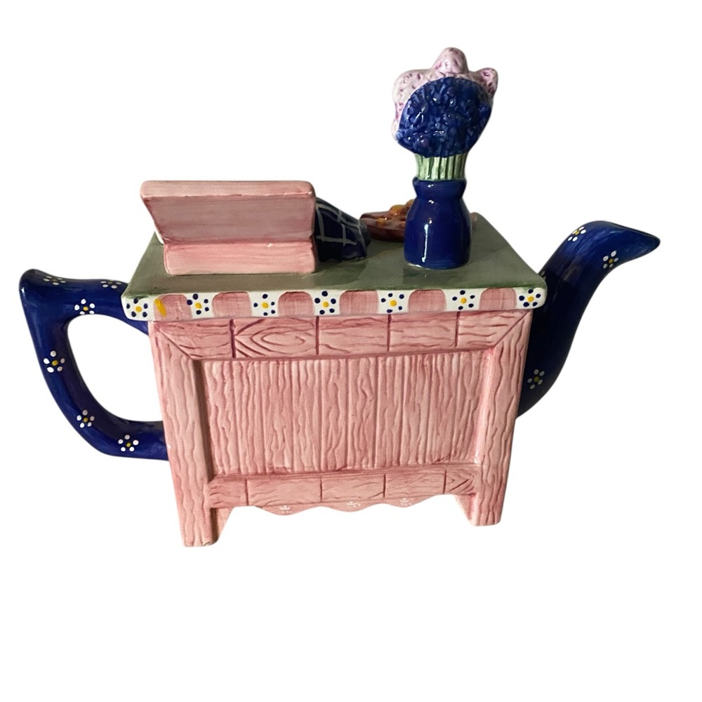 Two Collectable Fun Tea Pots - Picture 6 of 7